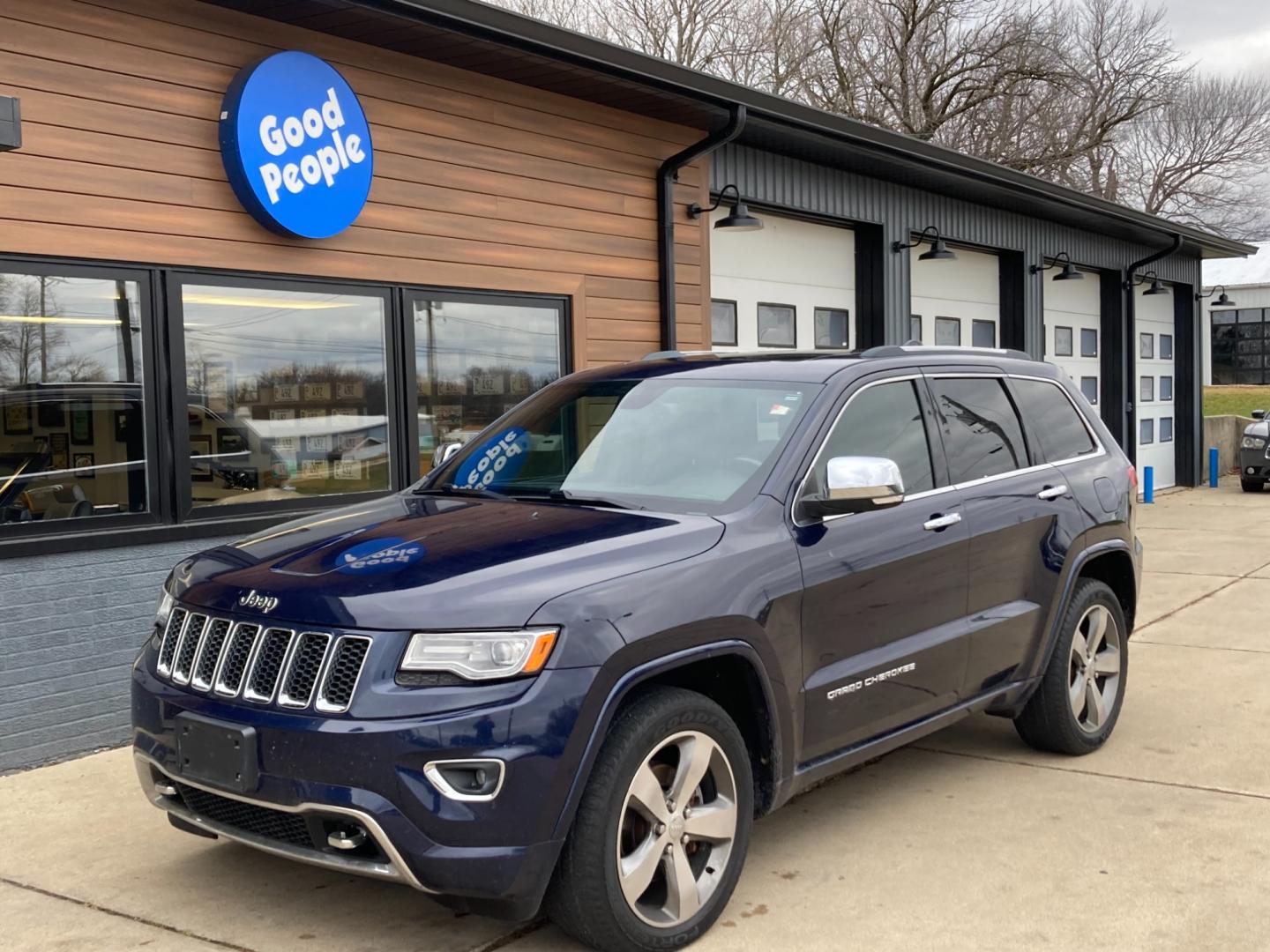 2014 Maximun Steel Blue Met Jeep Grand Cherokee Overland 2WD (1C4RJECG9EC) with an 3.6L V6 DOHC 24V engine, 5-Speed Automatic transmission, located at 1800 South Ihm Blvd, Freeport, IL, 61032, (815) 232-5543, 42.278645, -89.607994 - Photo#3